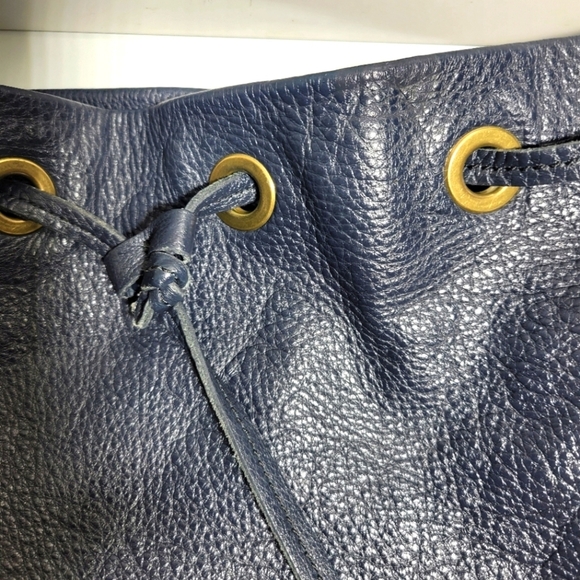 Roots pebbled leather drawstring bucket crossbody bag purse cervino blue medium - Picture 4 of 11